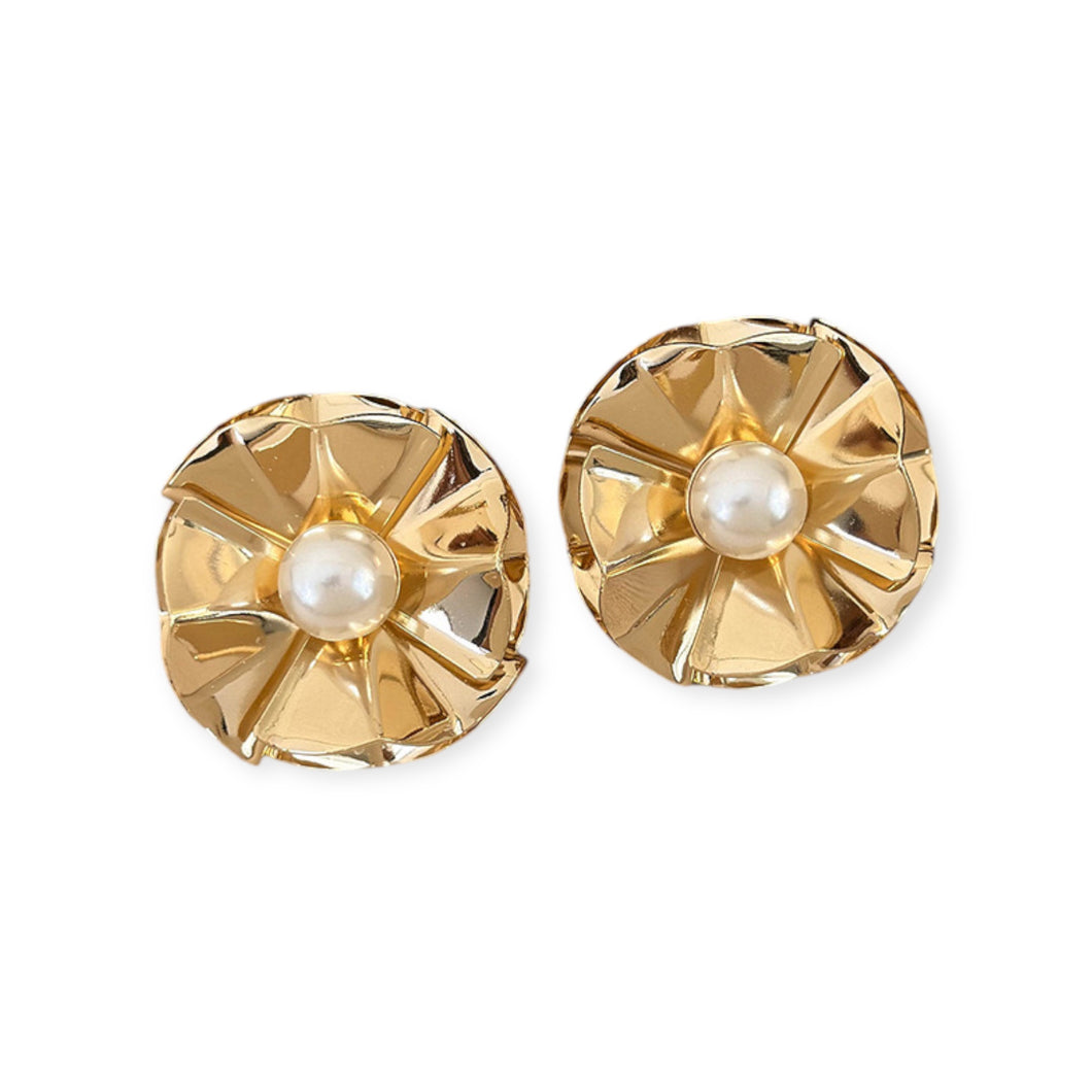 Flower Fan with Pearl Earrings