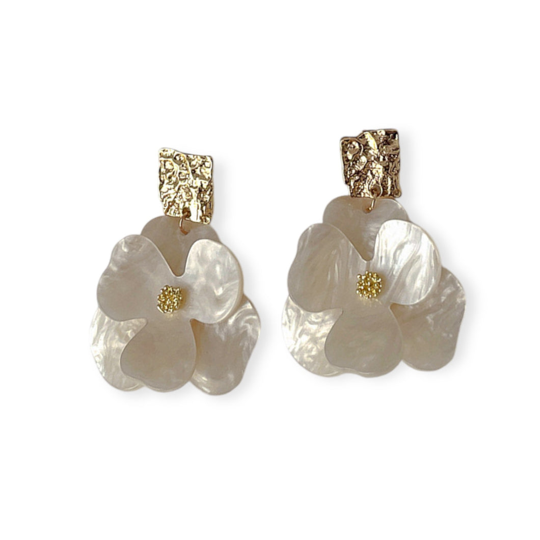 Mother of Pearl Flower Earring